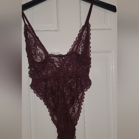 MAROON Lace bodysuit with a deep V-neck and thin straps - Picture 3 of 11